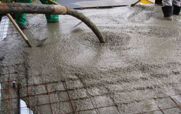Riesgos y Peligros por Curar Concreto: Understanding Concrete Curing Hazards in Construction