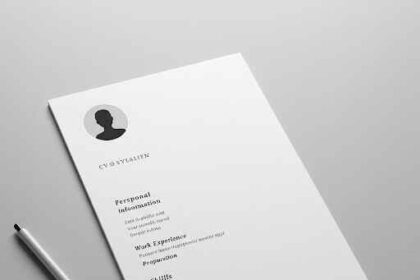 CV blanc template on a clean desk
