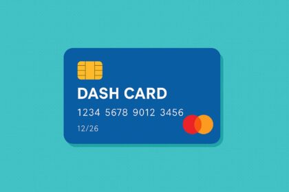 User holding Dash card while making a payment at a store.