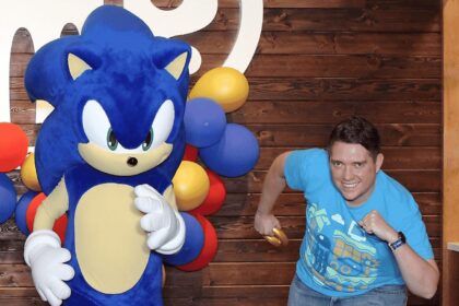 Meet and greet events Sonic near me featuring Sonic posing with fans at a vibrant outdoor event.